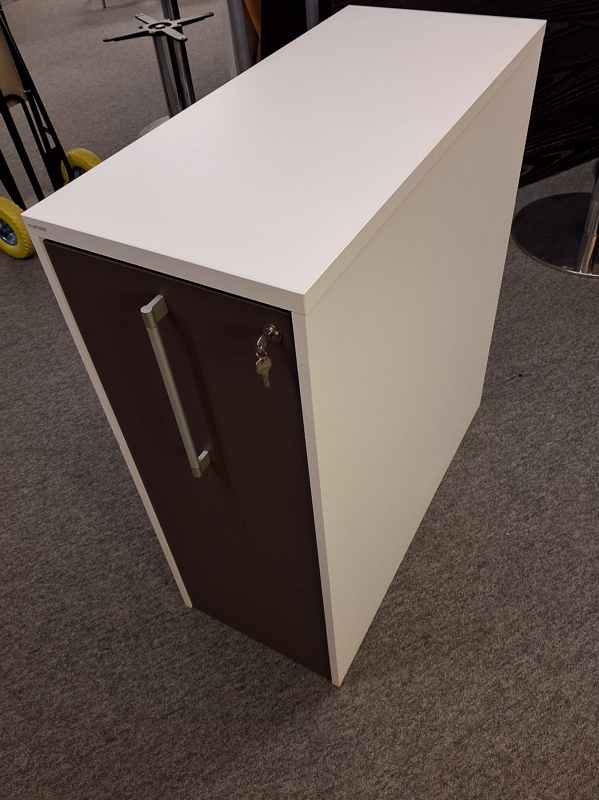 Skab/udtræksskab VV - 3057
